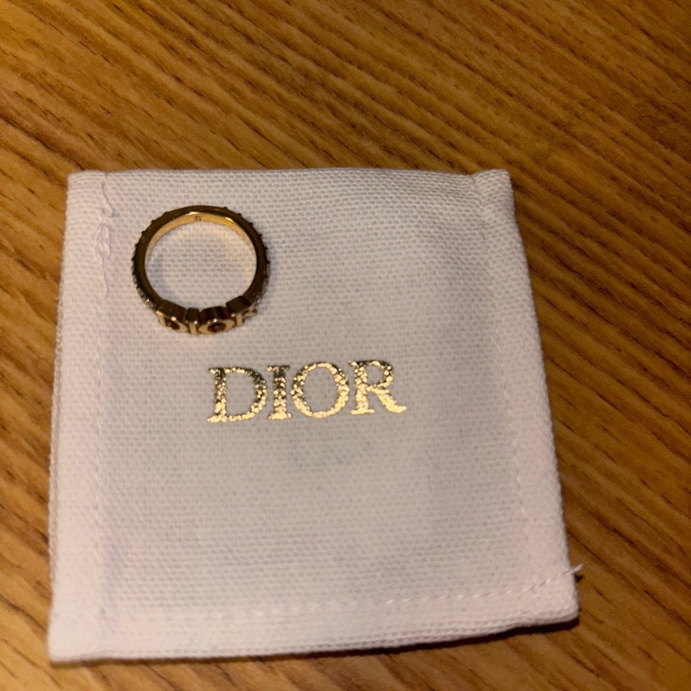 Dior ring! Absolutely gorgeous, a gift from someone I no longer want lol. Size S